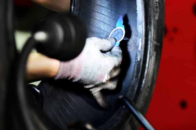 Tự vá lốp cho xe ô tô của bạn