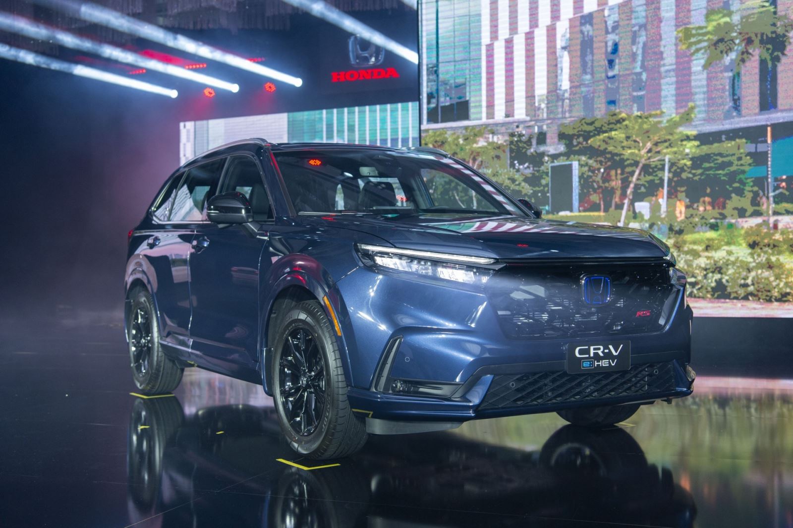 CR-V 2023 là mẫu xe Honda duy nhất có phiên bản hybrid hiện nay, mang tên CR-V e:HEV.