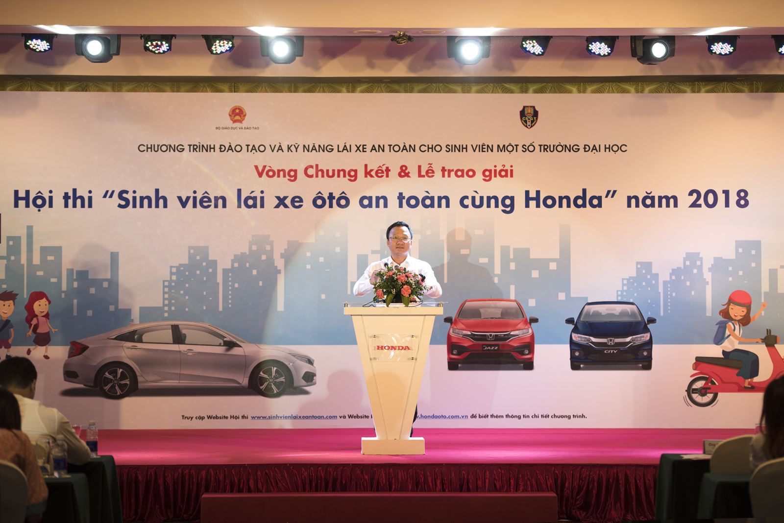 Sôi động Vòng chung kết Hội thi “Sinh viên lái xe ôtô an toàn cùng Honda năm 2018”