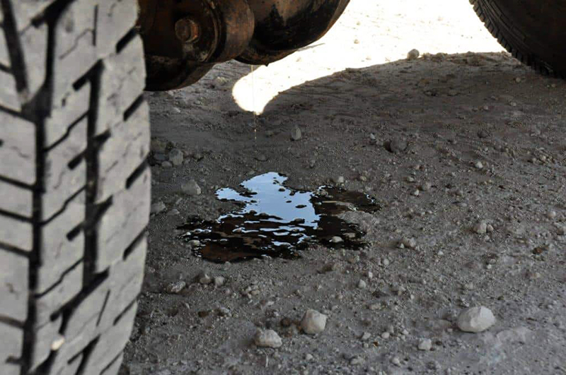 Xe bị chảy dầu dưới gầm