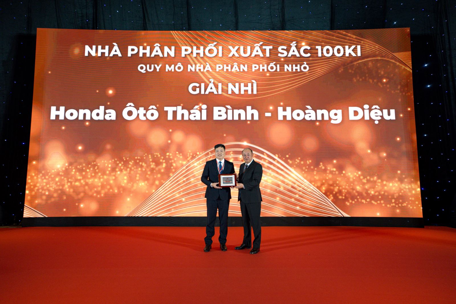 Chúc mừng Honda Ôtô Thái Bình - Hoàng Diệu vinh dự đạt Hạng Nhì Thi Đua Nhà Phân Phối Honda Xuất Sắc 100Ki