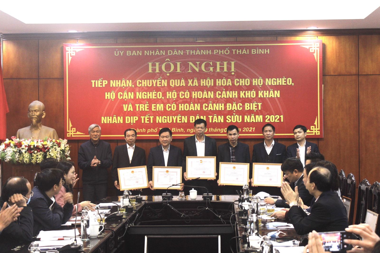 Công ty TNHH Kinh doanh Ô tô Xe máy Kường Ngân Thái Bình vinh dự nhận bằng khen tại Hội nghị
