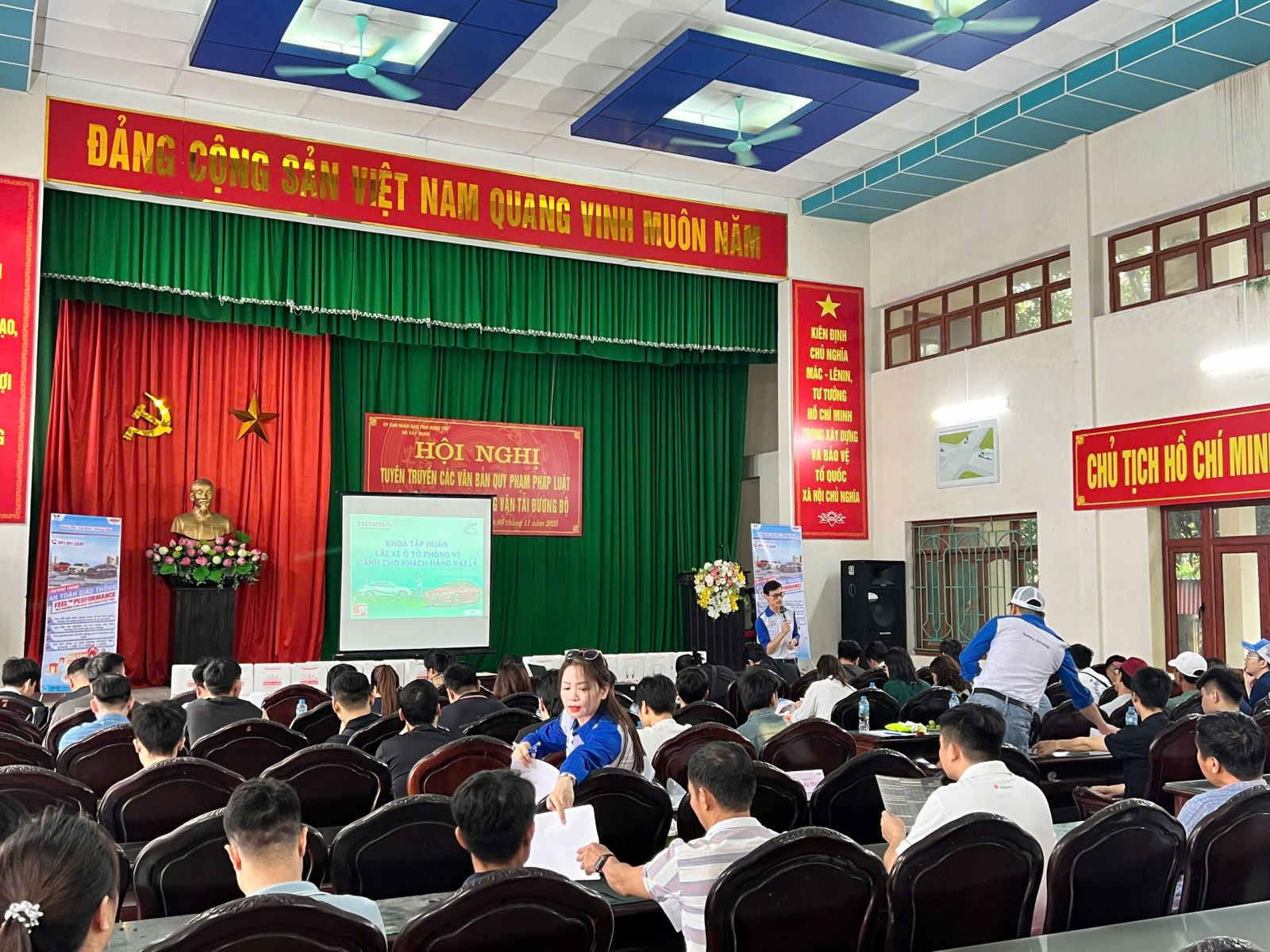 Chương trình Hướng dẫn lái xe an toàn và Feel the Performance được tổ chức thành công rực rỡ.
