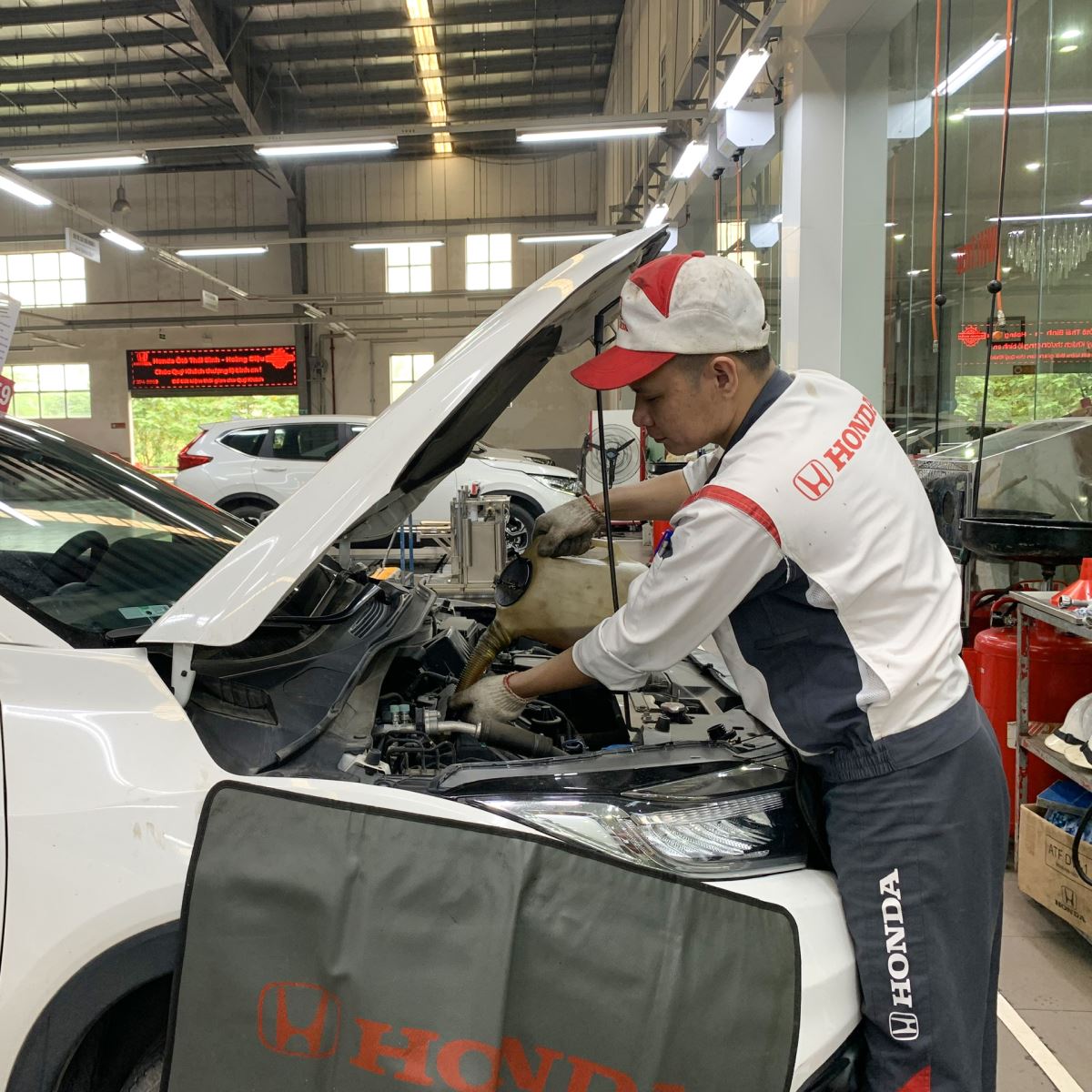 Dầu nhớt cần được thay đúng chủng loại và đúng chu kỳ theo khuyến nghị của nhà sản xuất, tính cả thời gian và điều kiện vận hành thực tế