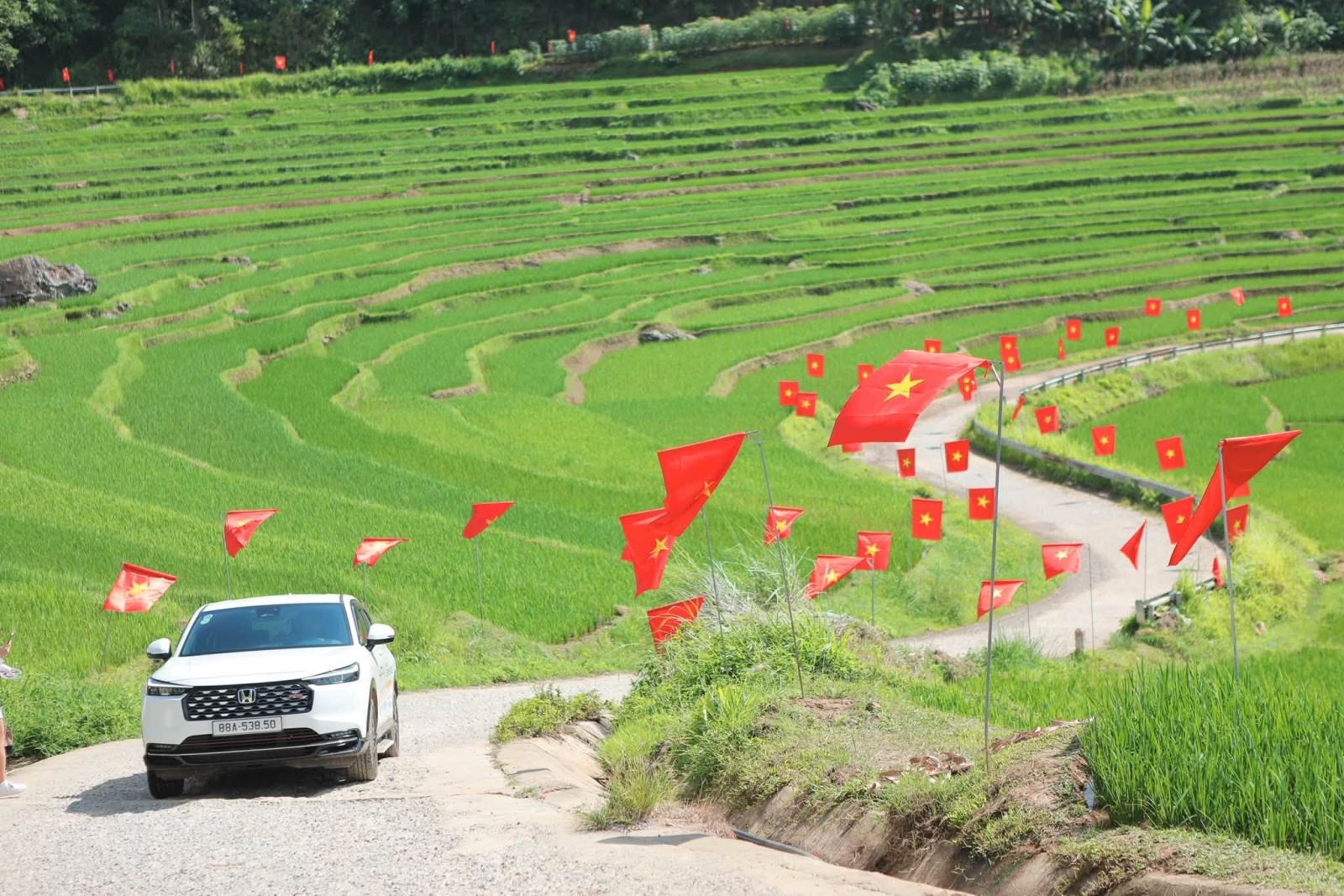 Đánh Giá Honda HR–V Hybrid: Lái Hay, Tiết Kiệm Nhưng Có Đáng Tiền?