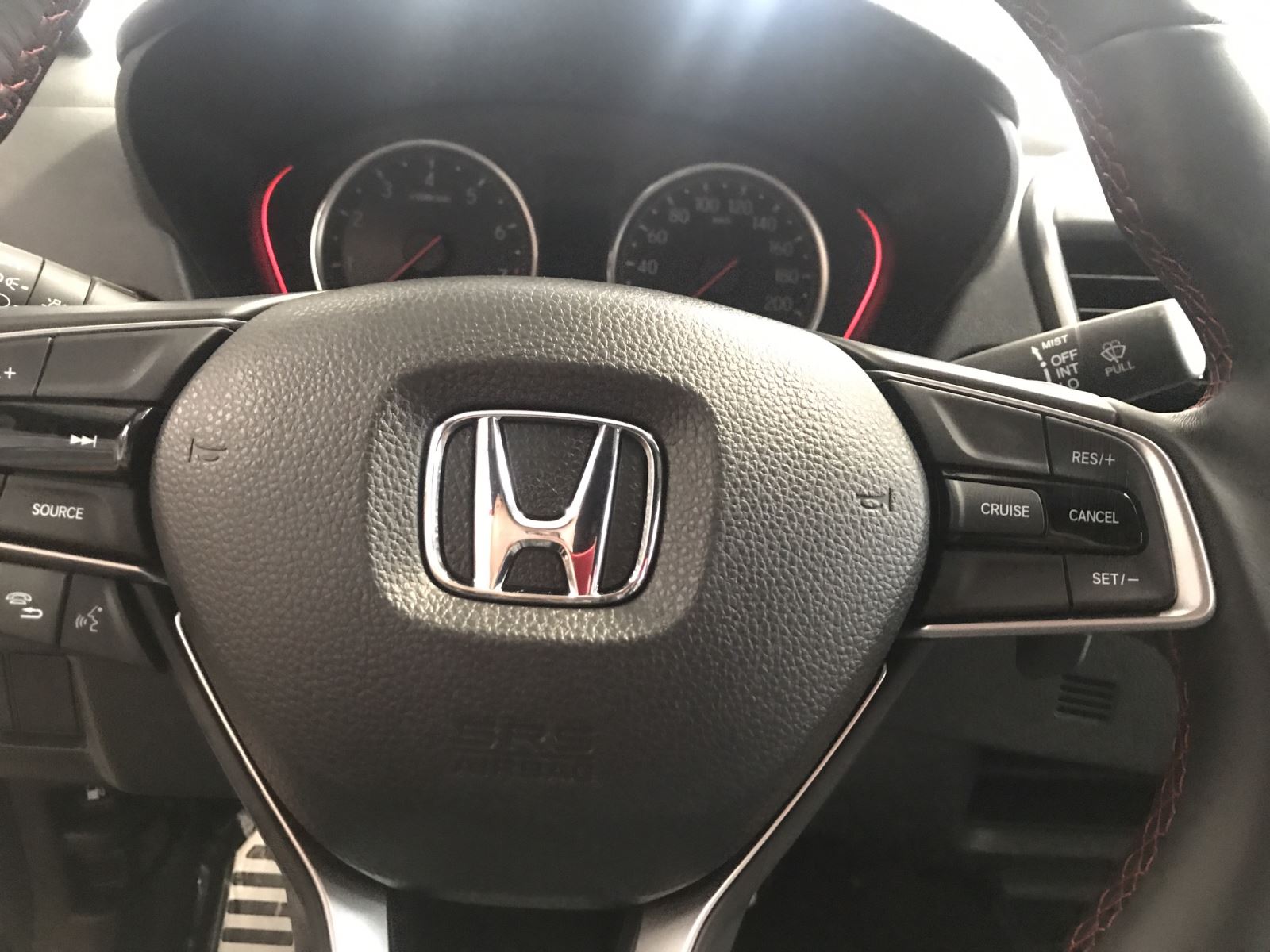 Cruise Control System giúp xe tự động duy trì tốc độ mà người lái cài đặt sẵn (Ảnh Honda CITY)