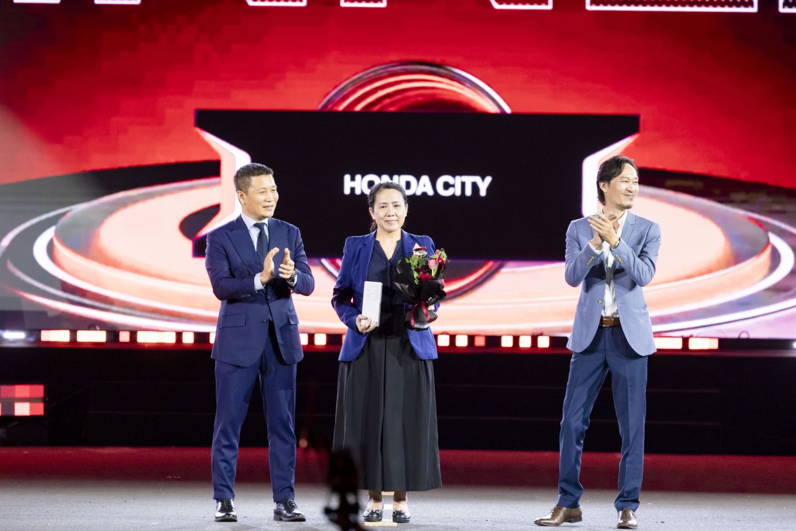 Honda City vinh dự nhận giải thưởng “Xe Gia đình của năm hạng dưới 600 triệu đồng” & Honda CR-V e:HEV RS xuất sắc đạt giải thưởng “Xe Hybrid của năm” tại Lễ công bố và trao giải Better Choice Awards 2025