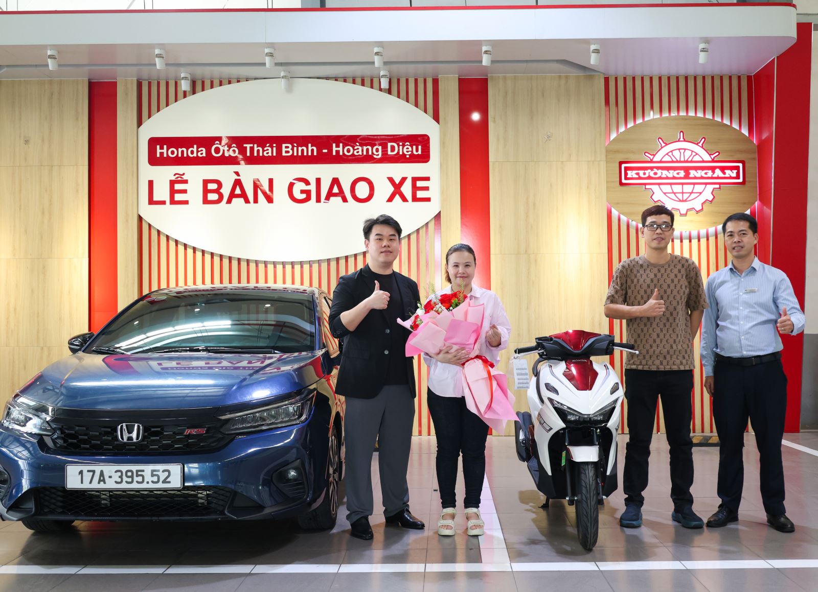 20/10 RẠNG RỠ NIỀM VUI - CHÚC MỪNG CHỊ VŨ THỊ HẬU NHẬN XE HONDA AIR BLADE!
