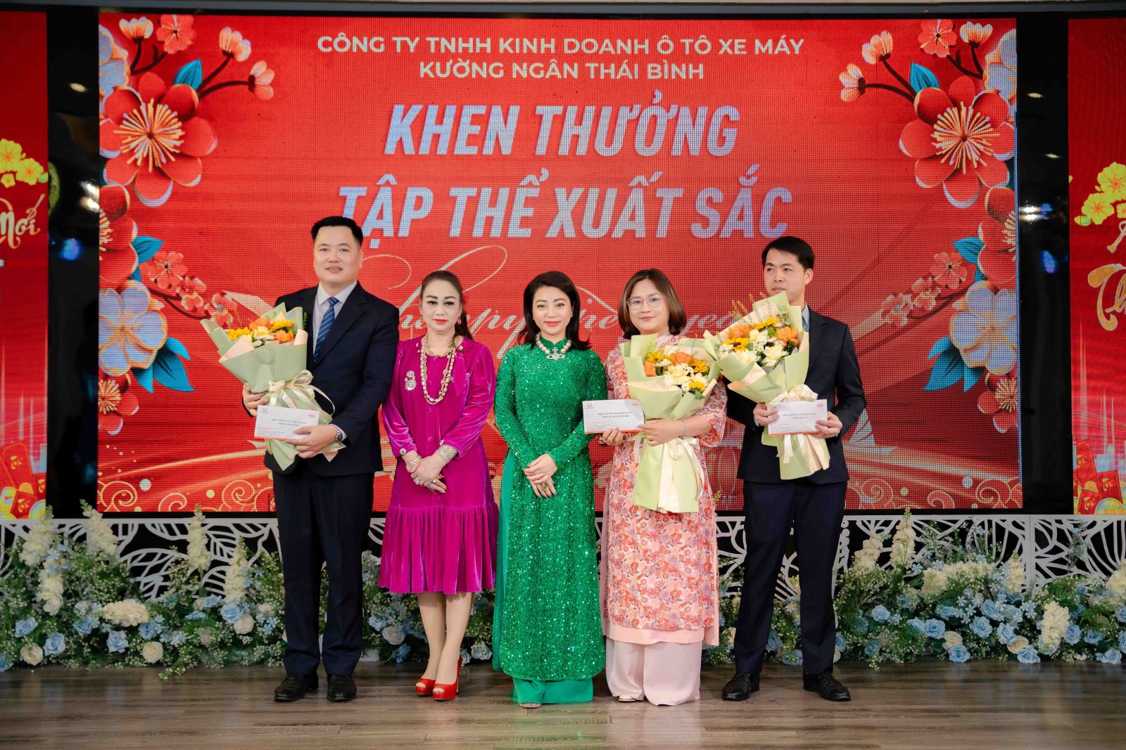 Khen thưởng tập thể xuất sắc năm 2024