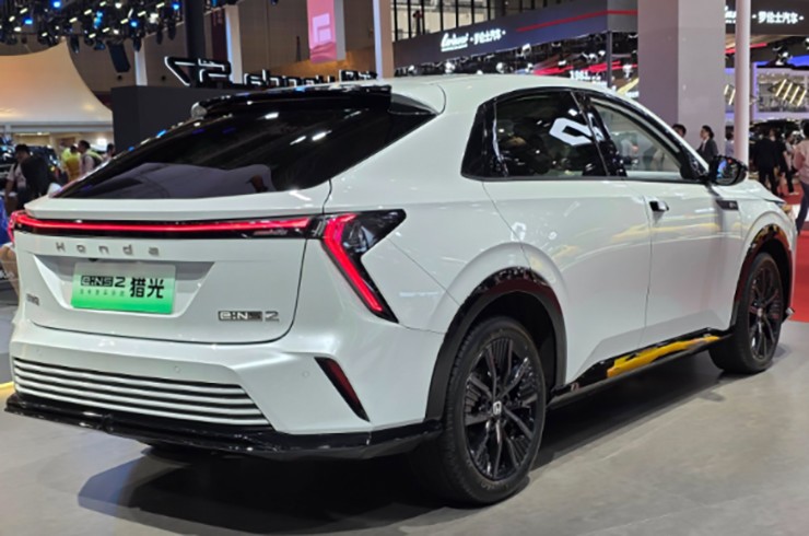 Ngoại hình thể thao, sắc sảo và đậm chất tương lai của Honda e:N2