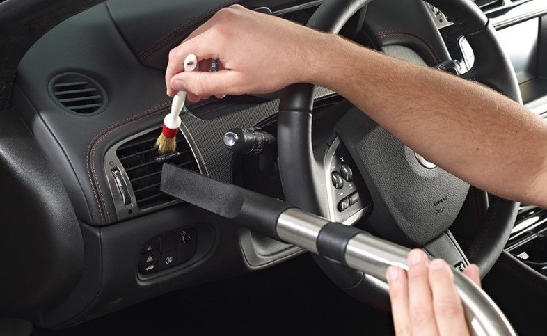 Cách vệ sinh nội thất ô tô tại nhà sạch đẹp, tiết kiệm