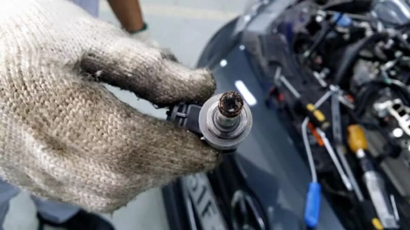 Việc vệ sinh kim phun định kỳ sẽ giúp động cơ lấy lại hiệu suất vận hành và hạn chế tình trạng hao xăng kéo dài.