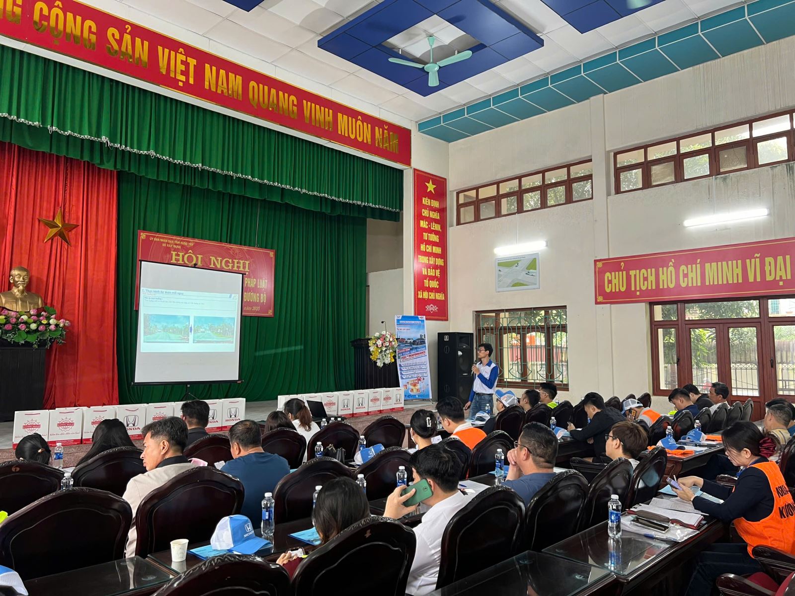 Phần đào tạo lý thuyết của chương trình Hướng dẫn lái xe an toàn