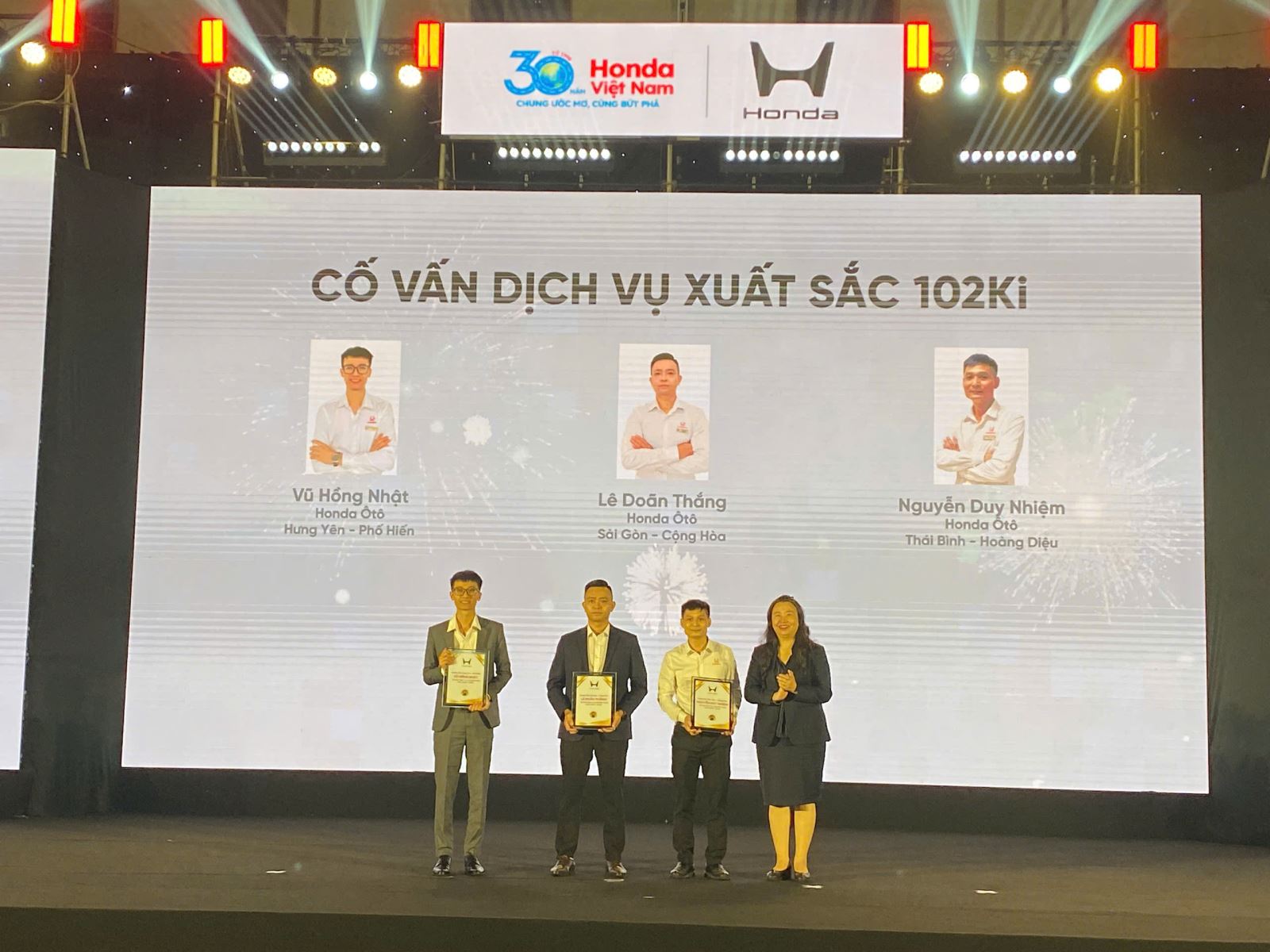 Cố vấn dịch vụ xuất sắc nhất 102Ki